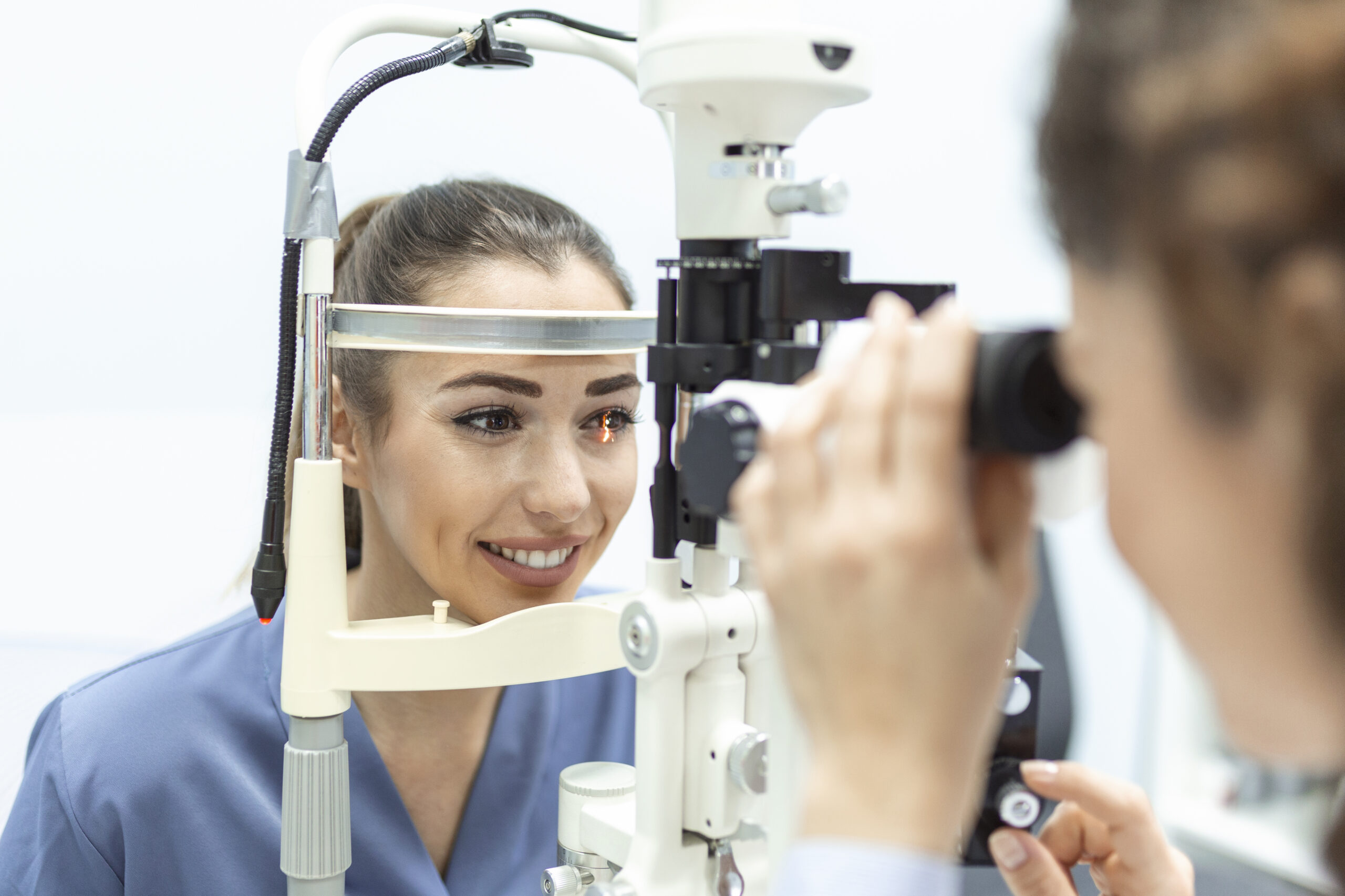 Woman doing an eye check with an ophtalmologist